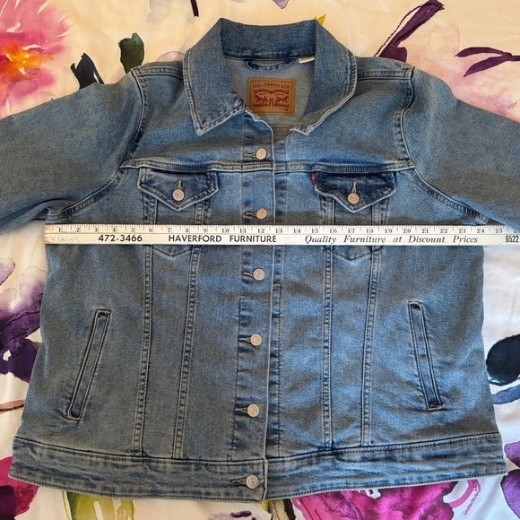 Levi's Original Trucker Denim Jacket in Medium Blue Jean Wash | Women’s Plus 2X - Picture 5 of 15